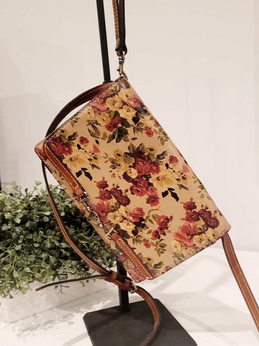 Patricia Nash Floral Crossbody in Beige with Rose and Yellow Blooms